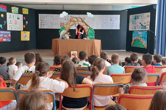 Κουκλοθεατρική παρουσίαση του βιβλίου "Χάρης και Φάρις" στο 21ο Δημοτικό Σχολείο Περιστερίου