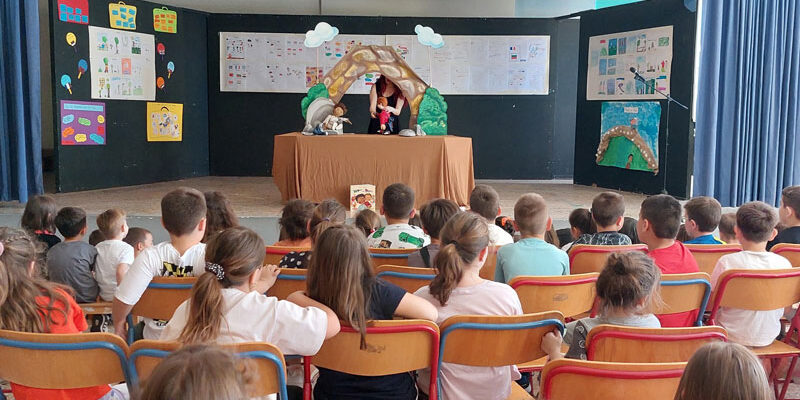 Κουκλοθεατρική παρουσίαση του βιβλίου "Χάρης και Φάρις" στο 21ο Δημοτικό Σχολείο Περιστερίου