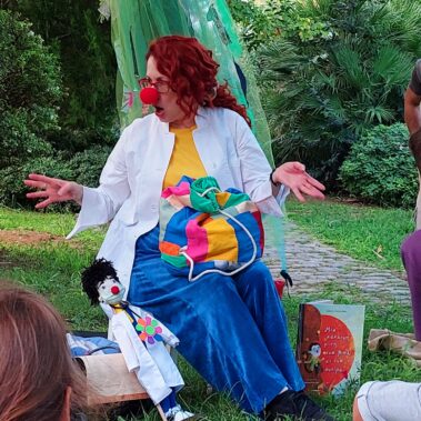 Θεατρική παρουσίαση του βιβλίου "Μια κόκκινη μύτη, ένα βιολί και ένα όνειρο" στην εκδήλωση για τον γραμματισμό του Διαβάζοντας Μεγαλώνω