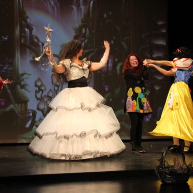 Η συγγραφέας Γιώτα Αλεξάνδρου συναντά τις ηρωίδες της στη Χώρα των Επιθυμιών και των Ονείρων