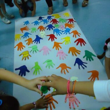 Φτιάχνοντας το δέντρο της φιλίας με αφορμή το βιβλίο "Ο Ρομπέν των Θαλασσών και οι Νταήδες του Βυθού" στο 20ο Δημοτικό Σχολείο Αγίου Δημητρίου