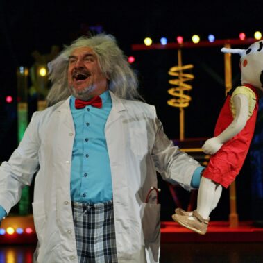 Ο Δόκτωρ Μπαμπέσης Πανουργίδης θέλει να εξαφανίσει το παραμύθι του Πινόκιο