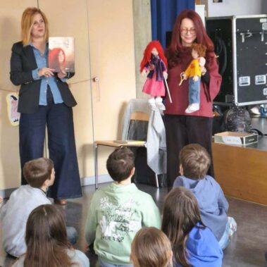 “Φένια, η αγαπημένη των ήχων” στα Τμήματα Ελληνικής Γλώσσας Bungertwies και Apfelbaum της Ζυρίχης