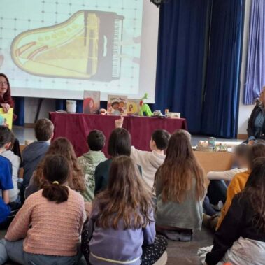 “Μια σταγόνα ομορφιάς” στα Τμήματα Ελληνικής Γλώσσας Bungertwies και Apfelbaum της Ζυρίχης