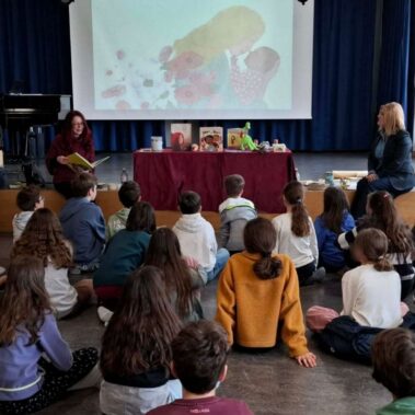 “Μια σταγόνα ομορφιάς” στα Τμήματα Ελληνικής Γλώσσας Bungertwies και Apfelbaum της Ζυρίχης