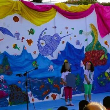 Θεατρική παράσταση βασισμένη στο βιβλίο "Οι Νταήδες του Βυθού και ο Ρομπέν των Θαλασσών" από τους μαθητές του παιδικού σταθμού Αγίας Άννας Ρέντη