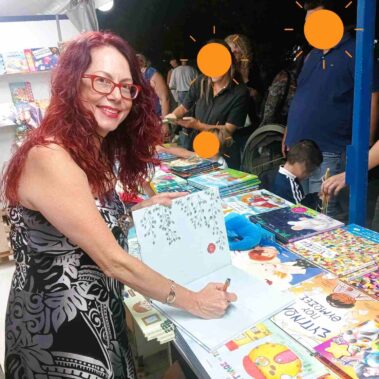 Η Γιώτα Αλεξάνδρου υπογράφει βιβλία της από τις Εκδόσεις Susaeta στην Έκθεση Βιβλίου στο Πεδίον του Άρεως