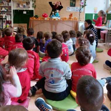 Τα δίγλωσσα βιβλία “Το Κουτί της Βοήθειας” & “Δεν είναι αστείο, Σκοτ!” στο International School of Piraeus