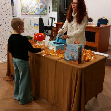 Τα δίγλωσσα βιβλία “Το Κουτί της Βοήθειας” & “Δεν είναι αστείο, Σκοτ!” για τα παιδιά της Φλόγας, του Συλλόγου Γονιών Παιδιών με Νεοπλασματική Ασθένεια