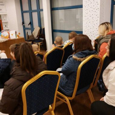 Τα δίγλωσσα βιβλία “Το Κουτί της Βοήθειας” & “Δεν είναι αστείο, Σκοτ!” για τα παιδιά της Φλόγας, του Συλλόγου Γονιών Παιδιών με Νεοπλασματική Ασθένεια