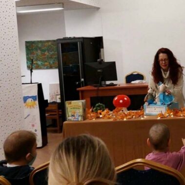 Τα δίγλωσσα βιβλία “Το Κουτί της Βοήθειας” & “Δεν είναι αστείο, Σκοτ!” για τα παιδιά της Φλόγας, του Συλλόγου Γονιών Παιδιών με Νεοπλασματική Ασθένεια