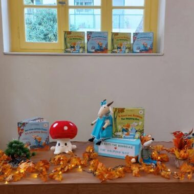 Τα δίγλωσσα βιβλία “Το Κουτί της Βοήθειας” & “Δεν είναι αστείο, Σκοτ!” στο βιβλιοπωλείο Koukoubook