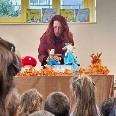 Τα δίγλωσσα βιβλία “Το Κουτί της Βοήθειας” & “Δεν είναι αστείο, Σκοτ!” στο βιβλιοπωλείο Koukoubook