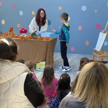 Κουκλοθεατρική παρουσίαση των δίγλωσσων βιβλίων "Δεν είναι αστείο, Σκοτ!" & "Το Κουτί της Βοήθειας" στο βιβλιοπωλείο Κουκίδα στην Κόρινθο