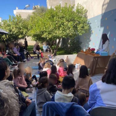 Κουκλοθεατρική παρουσίαση των δίγλωσσων βιβλίων "Δεν είναι αστείο, Σκοτ!" & "Το Κουτί της Βοήθειας" στο βιβλιοπωλείο Κουκίδα στην Κόρινθο